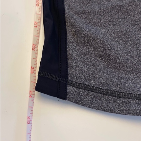 Lululemon crop leggings — size 8 - Picture 5 of 5